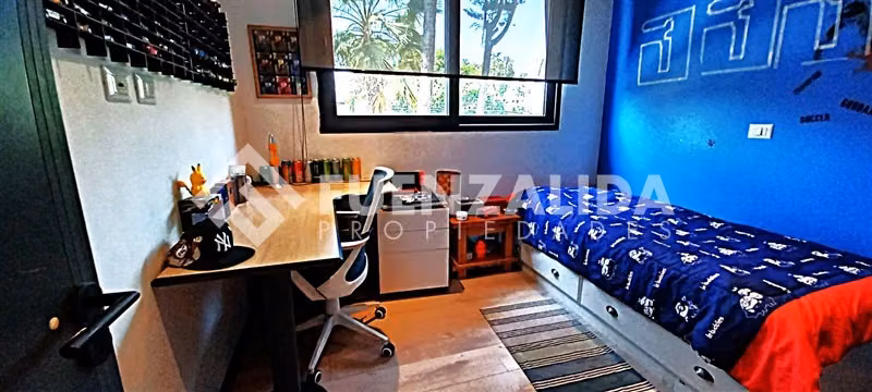 REMODELADA !!!!! Casa 4 Dorm, Estar, 3 Estac.