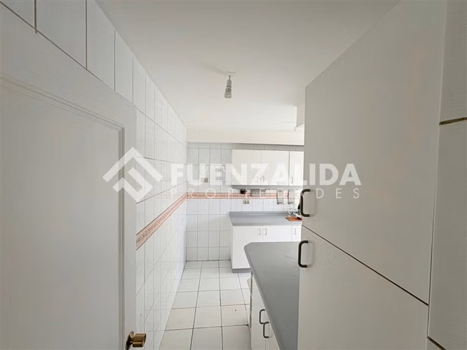 Depto en venta de 2 dorm, Plaza Las Lilas, Providencia