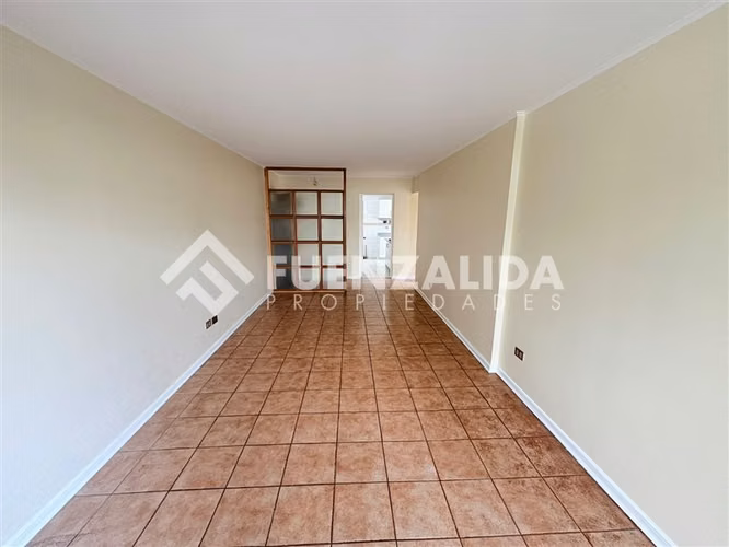 Depto en venta de 2 dorm, Plaza Las Lilas, Providencia