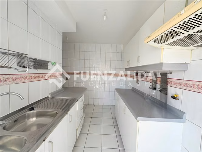 Depto en venta de 2 dorm, Plaza Las Lilas, Providencia