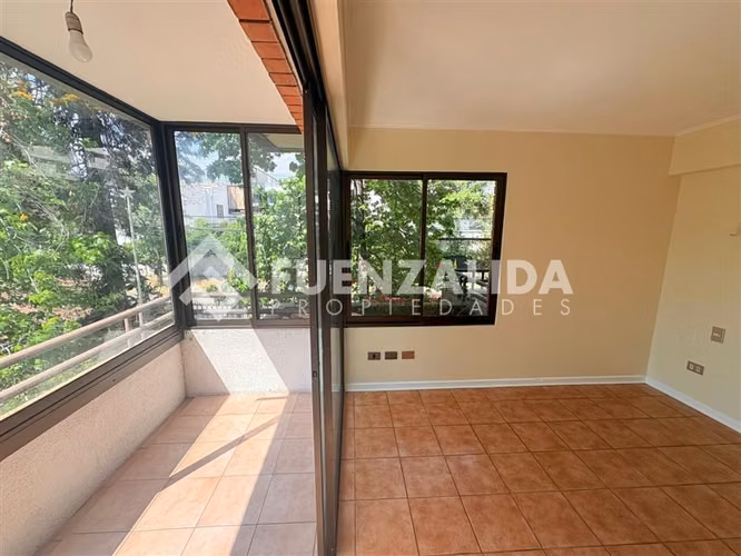 Depto en venta de 2 dorm, Plaza Las Lilas, Providencia