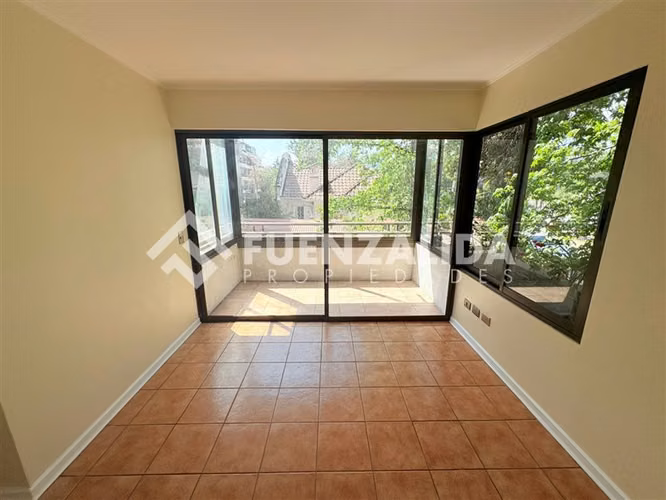 Depto en venta de 2 dorm, Plaza Las Lilas, Providencia