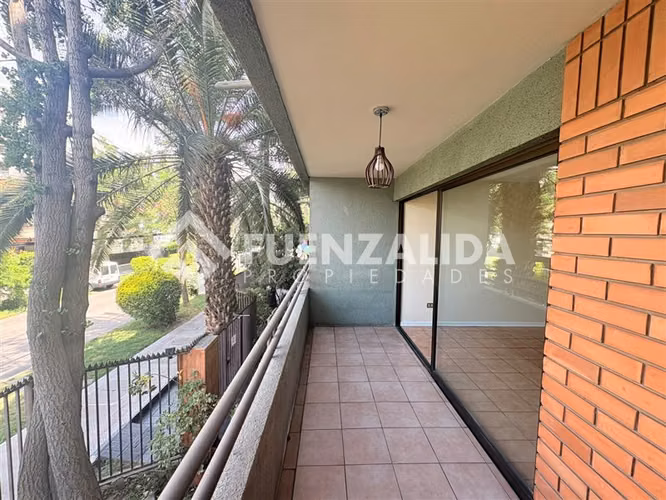 Depto en venta de 2 dorm, Plaza Las Lilas, Providencia