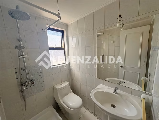 Depto en venta de 2 dorm, Plaza Las Lilas, Providencia