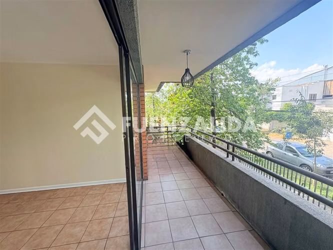 Depto en venta de 2 dorm, Plaza Las Lilas, Providencia