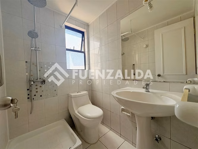 Depto en venta de 2 dorm, Plaza Las Lilas, Providencia