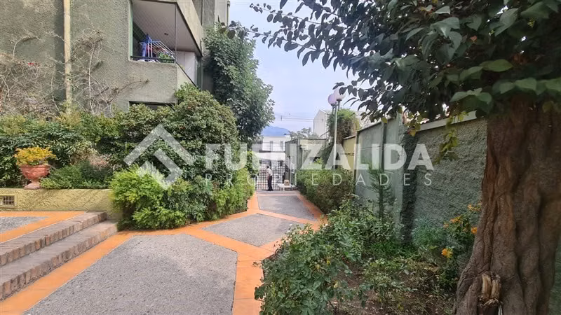 Departamento en venta de 2 dorm. en Lo Barnechea