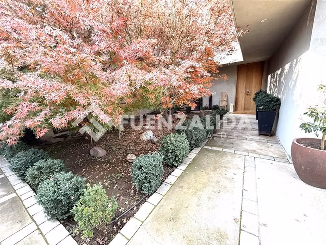 Casa en venta de 8 dorm. en Colina