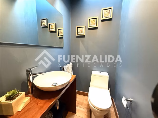 Casa en venta de 8 dorm. en Colina