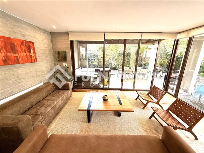 Casa en venta de 8 dorm. en Colina
