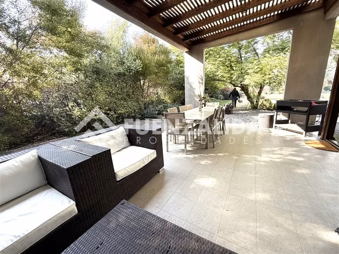 Casa en venta de 8 dorm. en Colina