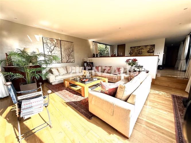 Casa en venta de 8 dorm. en Colina