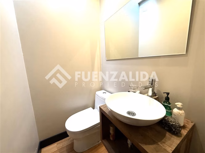 Casa en venta de 8 dorm. en Colina