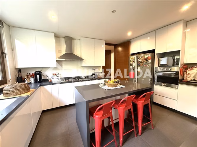 Casa en venta de 8 dorm. en Colina