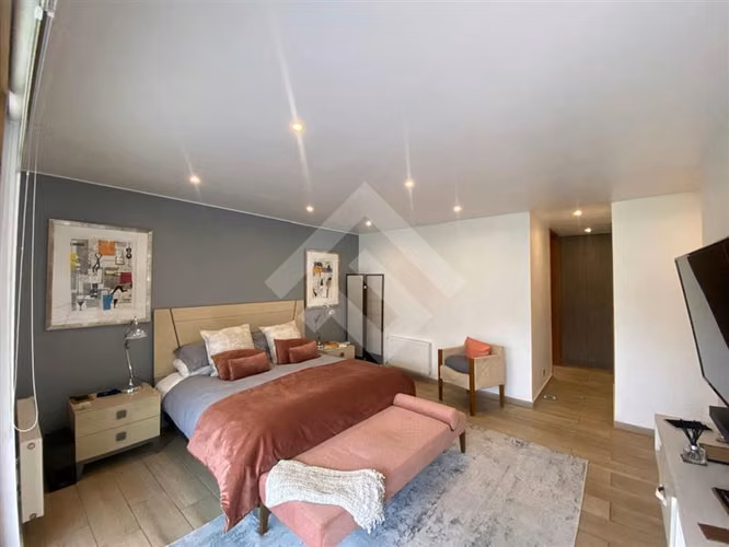 Excelente Casa en venta de 5 dorm. en Los Bosques Chicureo.