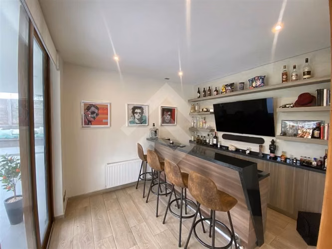 Excelente Casa en venta de 5 dorm. en Los Bosques Chicureo.