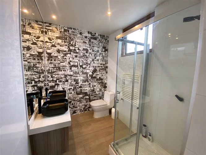 Excelente Casa en venta de 5 dorm. en Los Bosques Chicureo.