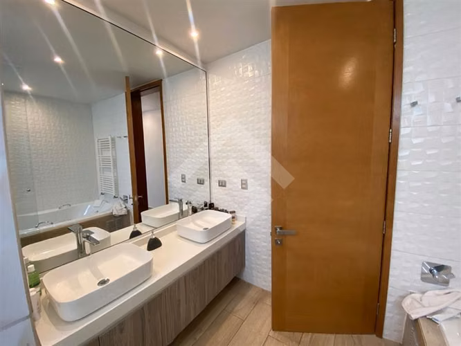 Excelente Casa en venta de 5 dorm. en Los Bosques Chicureo.