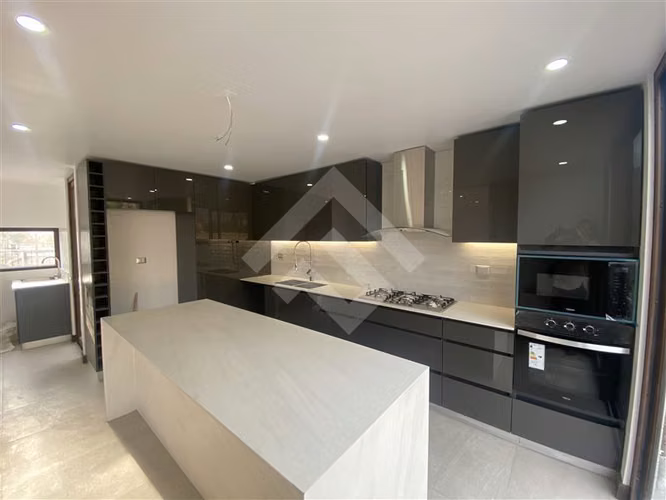 Casa en venta de 4 dorm. en Colina Brisas Norte