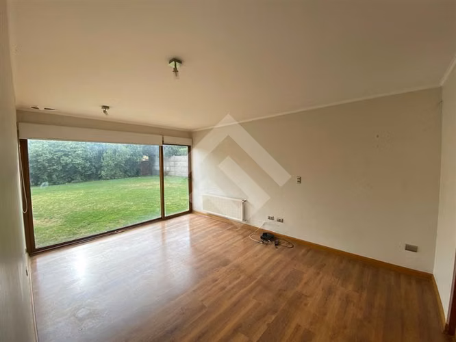 Casa en venta de 3 dorm. en Piedra Roja Colina
