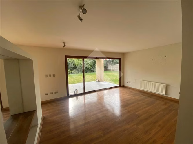 Casa en venta de 3 dorm. en Piedra Roja Colina