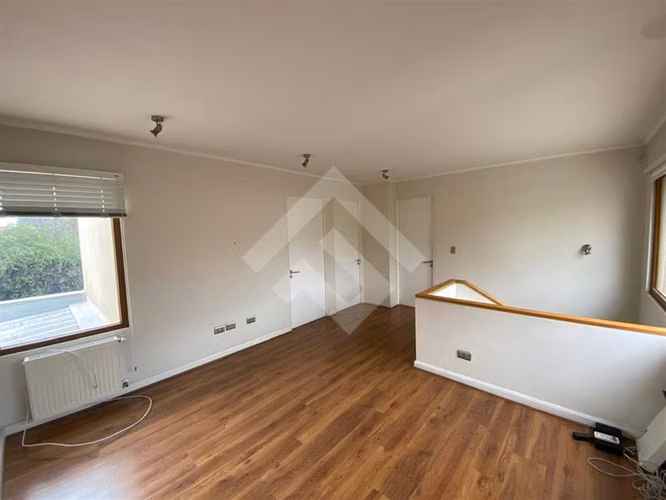 Casa en venta de 3 dorm. en Piedra Roja Colina