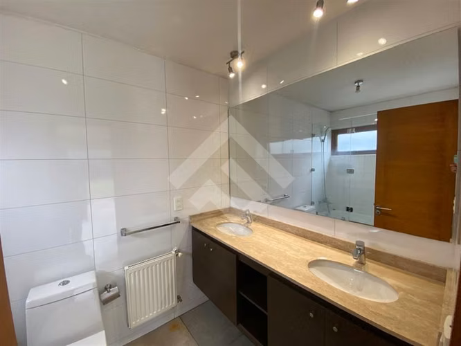 Casa en venta de 3 dorm. en Piedra Roja Colina