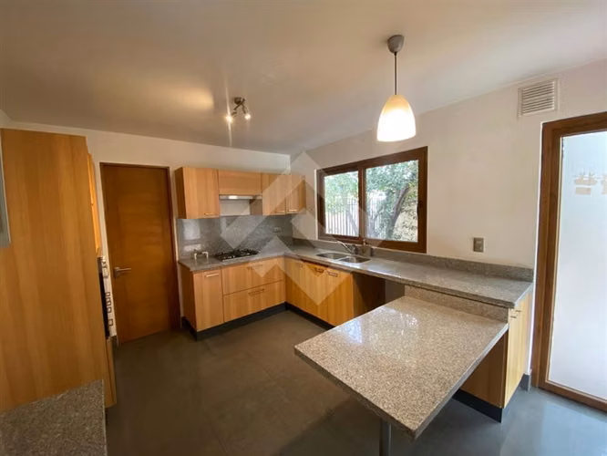 Casa en venta de 3 dorm. en Piedra Roja Colina