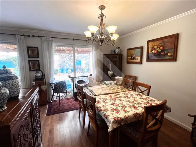 Casa en venta de 4 dorm. + sala estar en Lo Barnechea