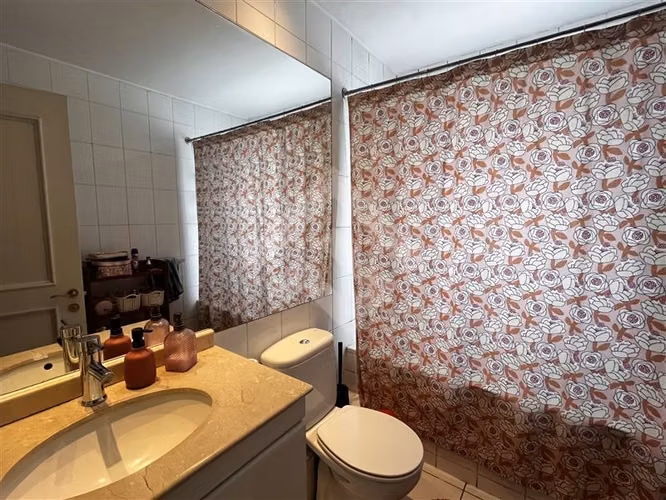 Casa en venta de 4 dorm. + sala estar en Lo Barnechea