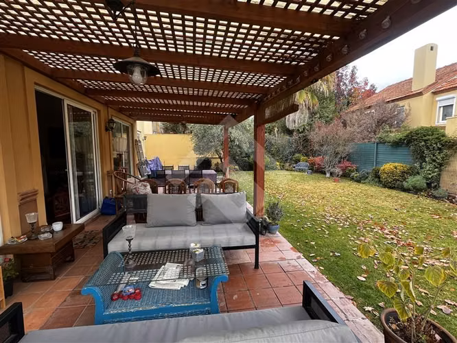Casa en venta de 4 dorm. + sala estar en Lo Barnechea