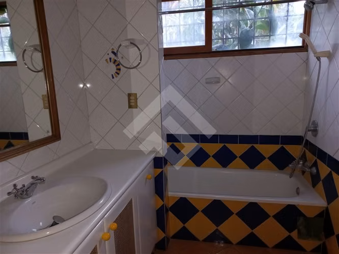 Casa en venta de 3 dorm. en La Reina