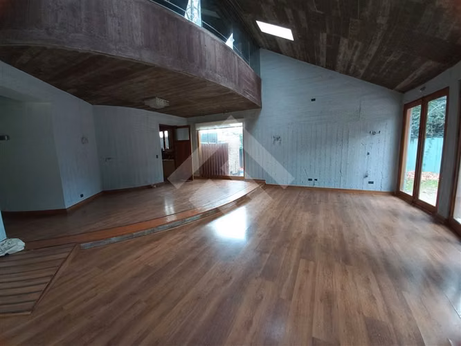 Casa en venta de 3 dorm. en La Reina