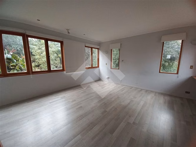 Casa en venta de 3 dorm. en La Reina