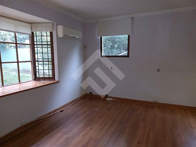 Casa en venta de 3 dorm. en La Reina