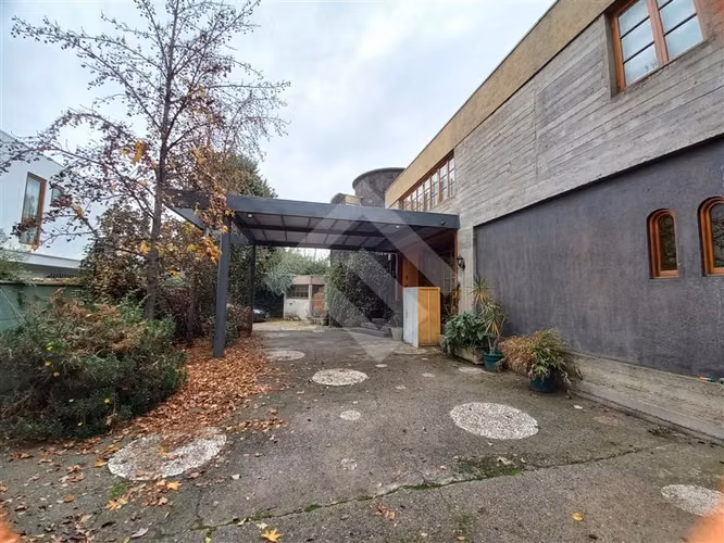 Casa en venta de 3 dorm. en La Reina