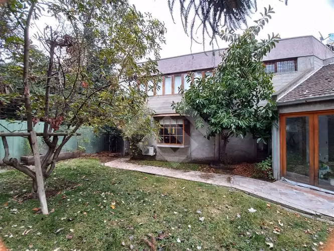 Casa en venta de 3 dorm. en La Reina