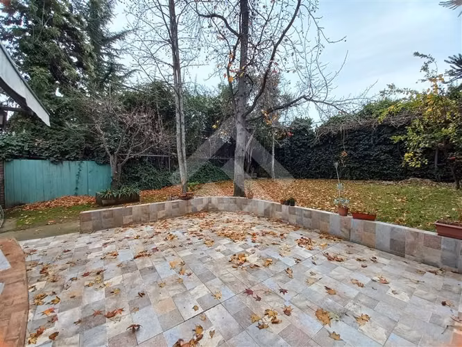 Casa en venta de 3 dorm. en La Reina