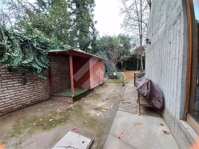 Casa en venta de 3 dorm. en La Reina