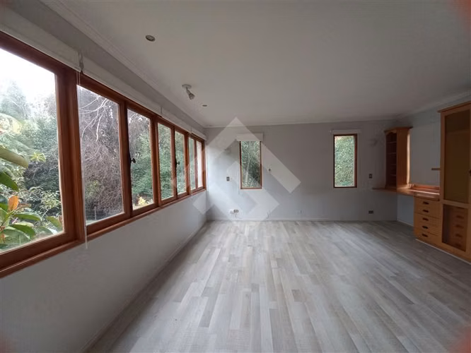 Casa en venta de 3 dorm. en La Reina