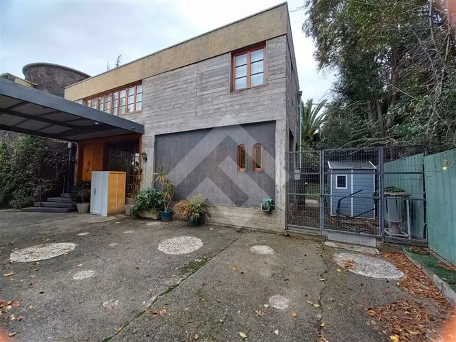 Casa en venta de 3 dorm. en La Reina