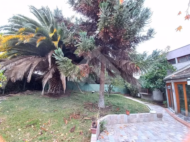 Casa en venta de 3 dorm. en La Reina