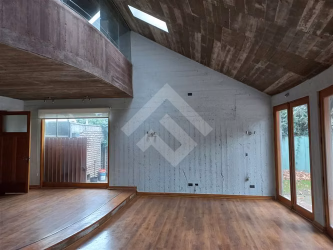 Casa en venta de 3 dorm. en La Reina