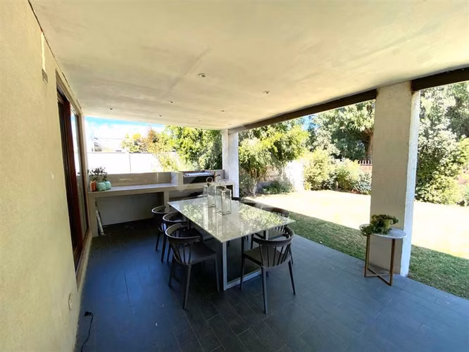 Casa en venta de 5 dorm. en Piedra Roja Colina