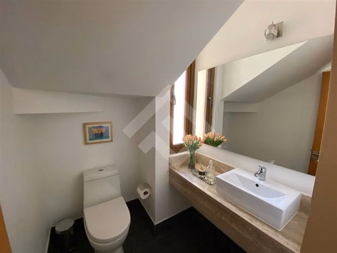 Casa en venta de 5 dorm. en Piedra Roja Colina