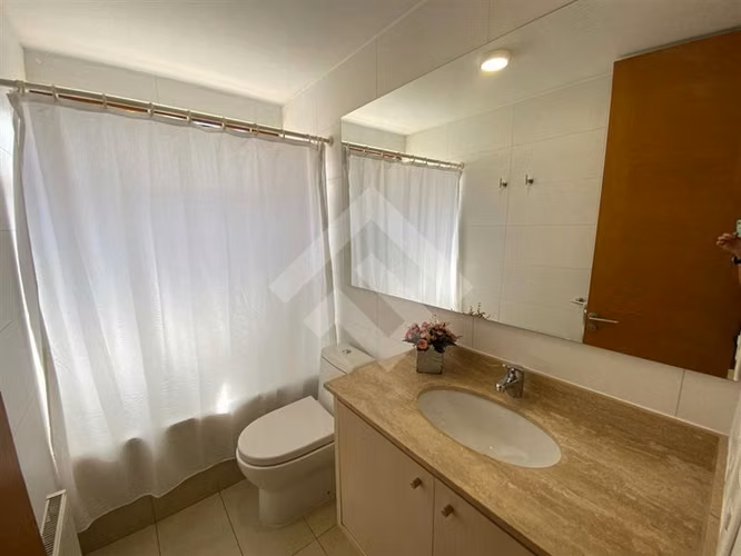 Casa en venta de 5 dorm. en Piedra Roja Colina