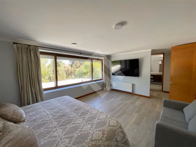 Casa en venta de 5 dorm. en Piedra Roja Colina