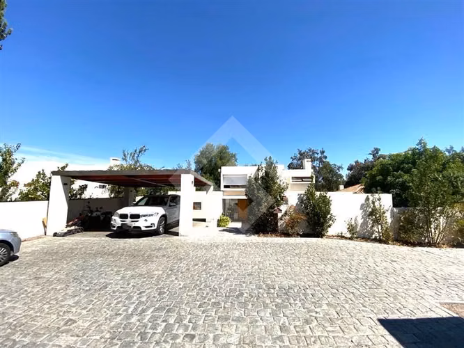 Casa en venta de 5 dorm. en Piedra Roja Colina