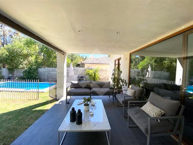Casa en venta de 5 dorm. en Piedra Roja Colina