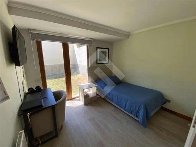 Casa en venta de 5 dorm. en Piedra Roja Colina